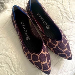Retired Pointe Violet giraffe Rothys